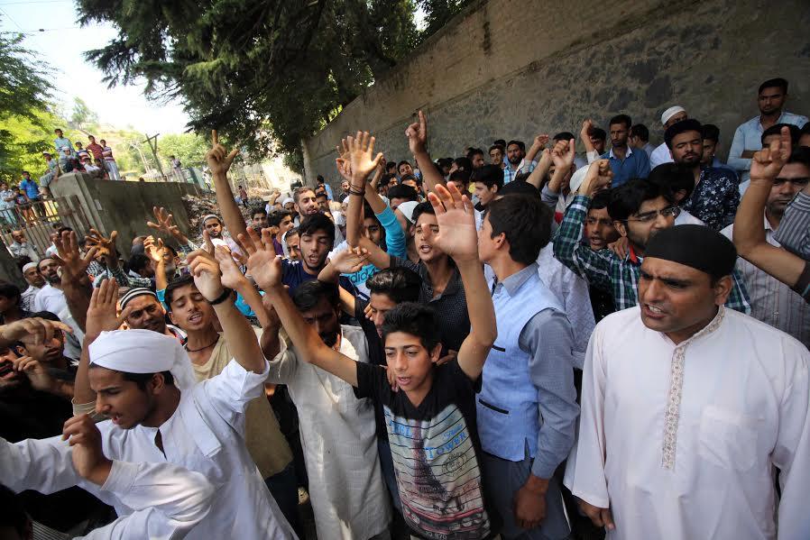 19 civilian protesters injured in clashes today
